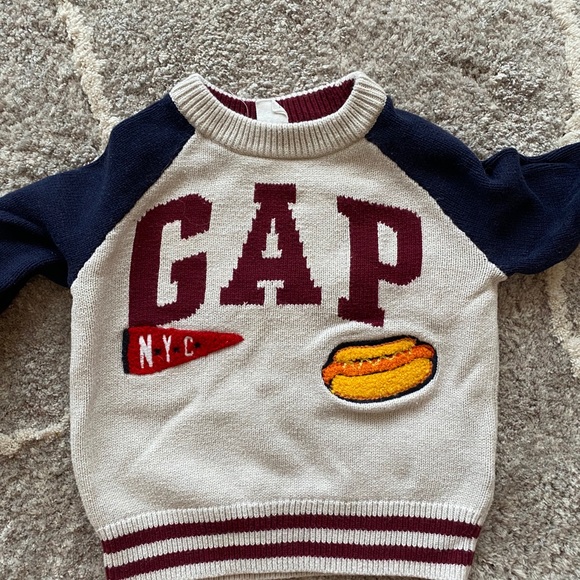Adorable hot dog sweater - Picture 2 of 3